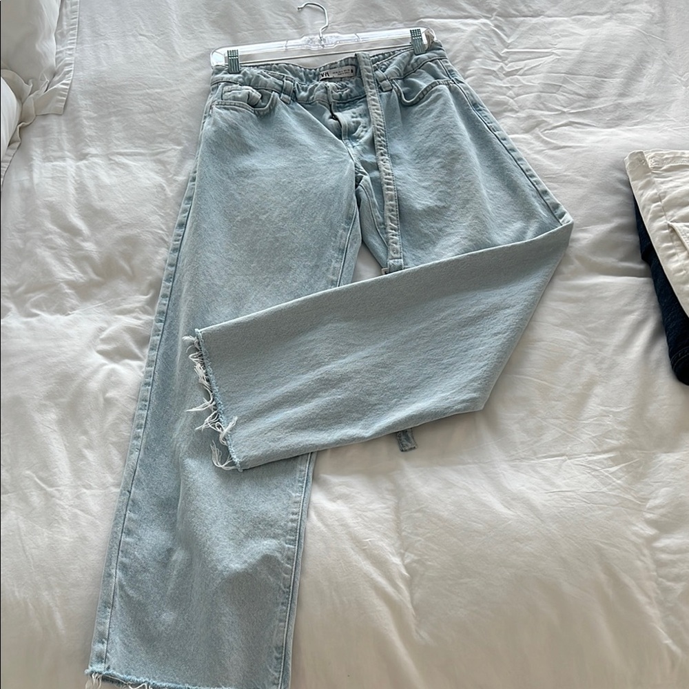 100% Cotton Light Wash Zara Denim Jeans Low - Mid rise with belt